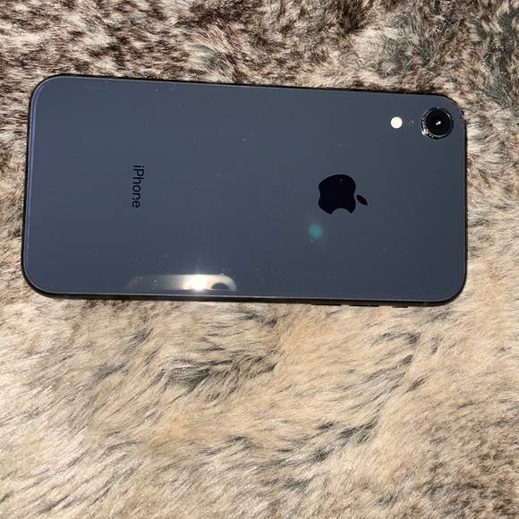 iPhone XR - Picture 3 of 7
